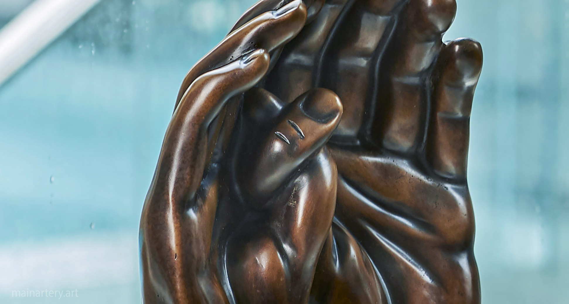 bronze dreamers hands thumbs sculpture image